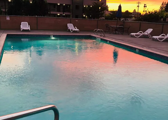 Sugarloaf Mountain Motel